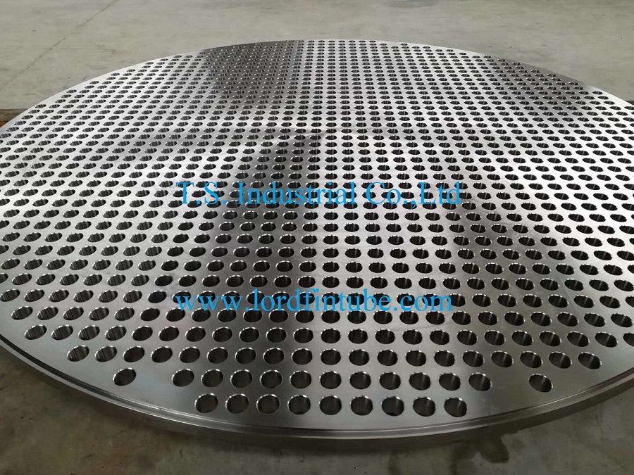 Heat exchanger baffle