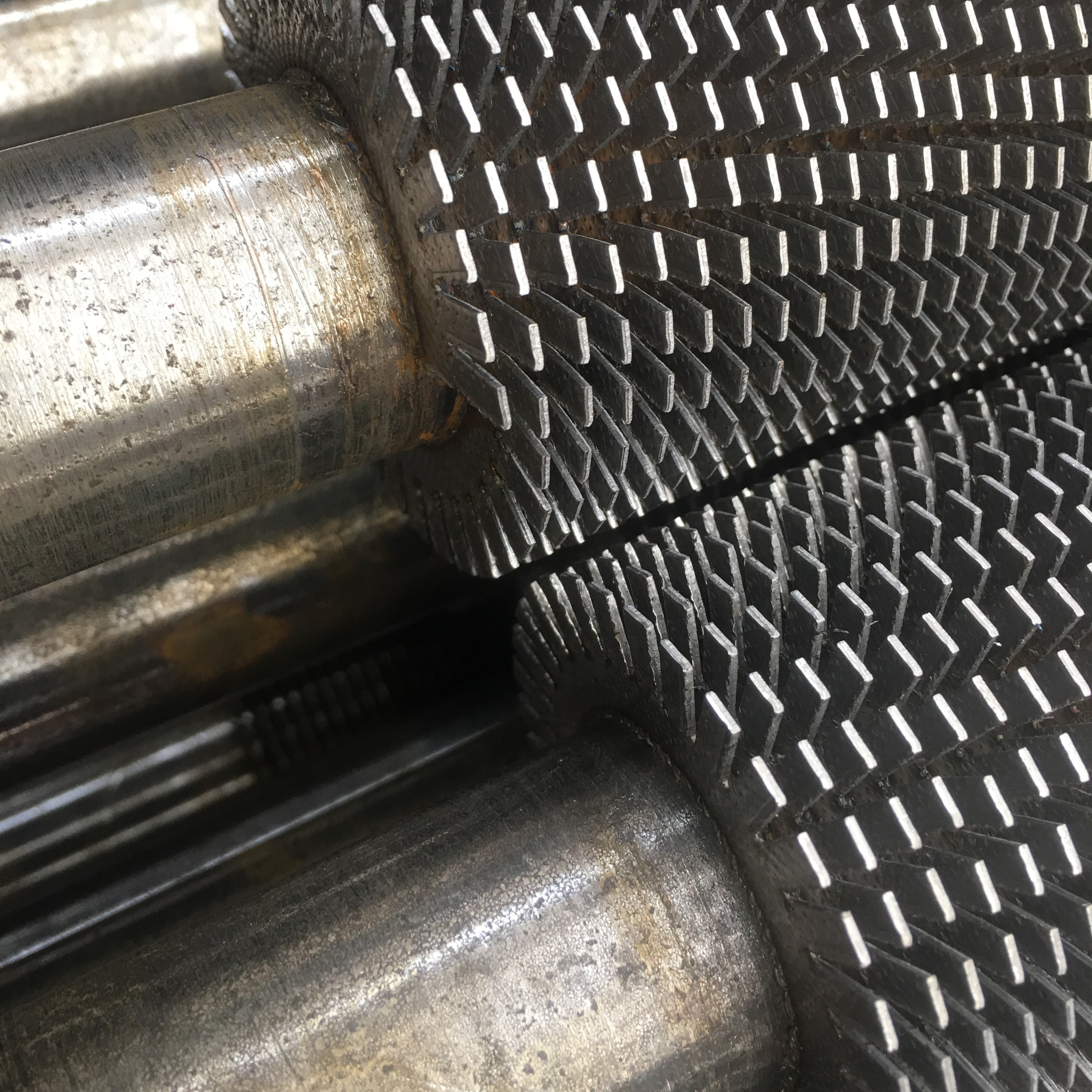 High-frequency welded serrated finned tube