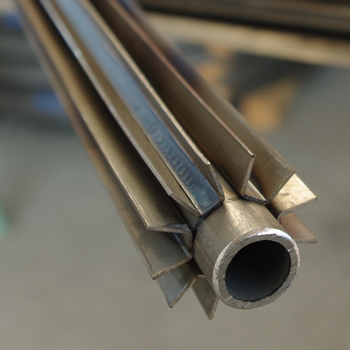 Longitudinal finned tube