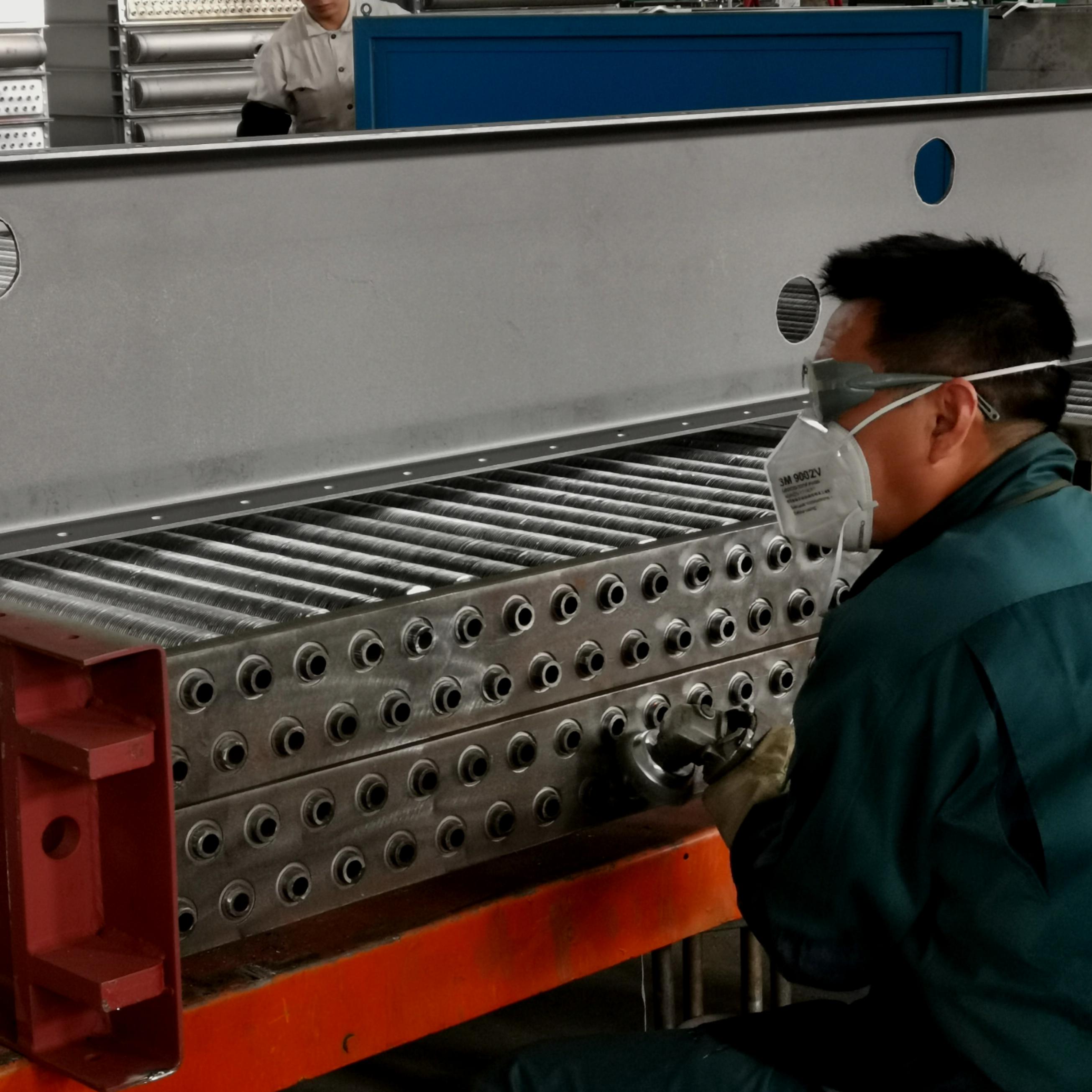 China's foreign trade started steadily and the total export value in the firs...